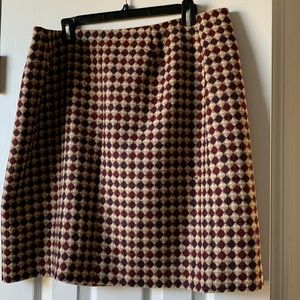 Eddie Bauer size 18 lined lightweight wool skirt. Pattern cream brown burgundy